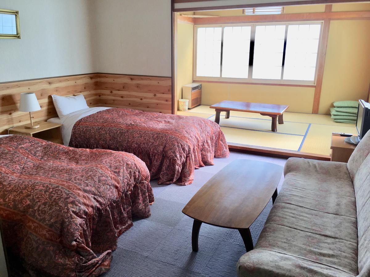 Pension Bergland Kusatsu  Bagian luar foto